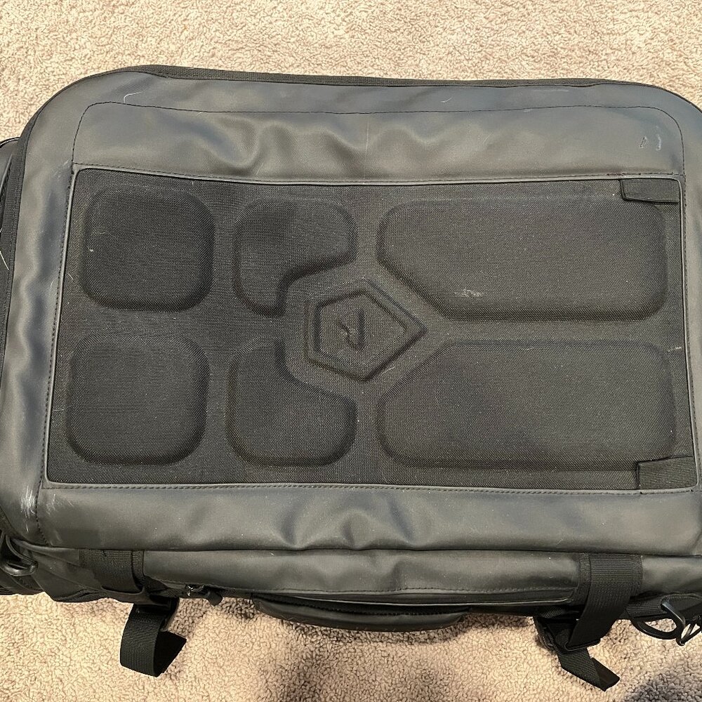Wandrd Carryall Duffel 40L - Picture 2 of 5